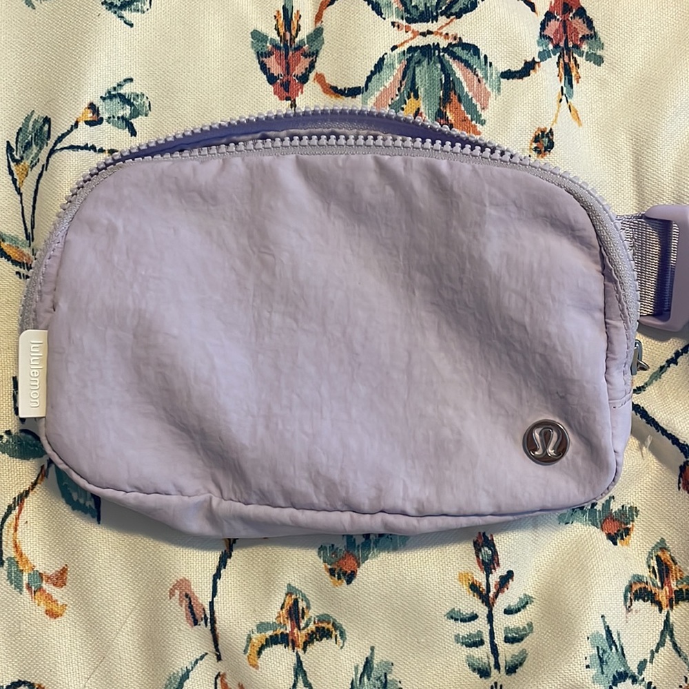 Lululemon Everywhere Belt Bag